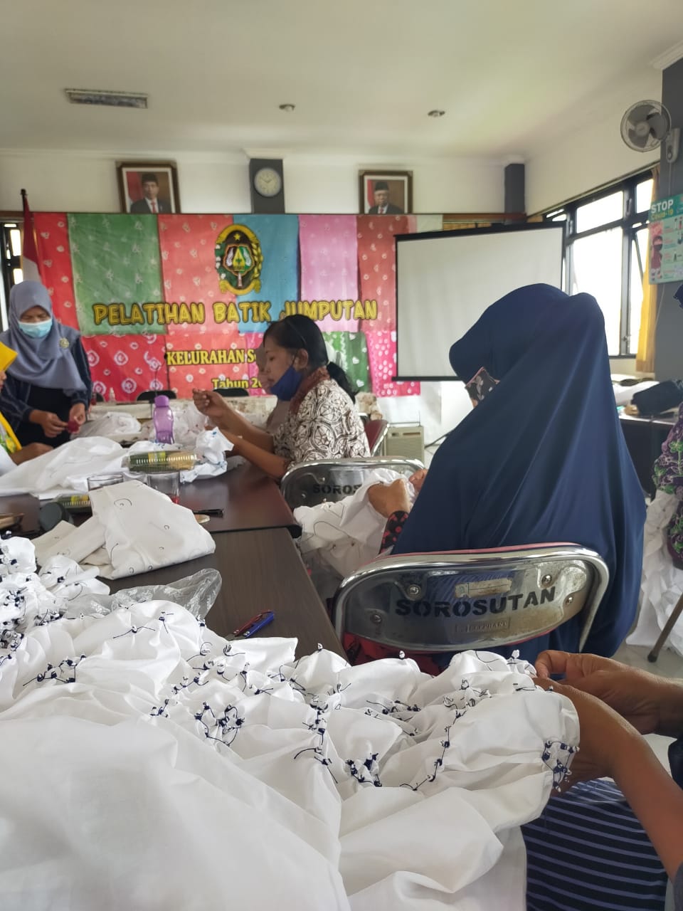 Pelatihan Batik Jumputan Sesi 2 di Kelurahan Sorosutan